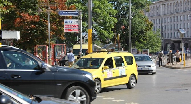 СОС гласува такситата в София да плащат 850 лева годишен данък