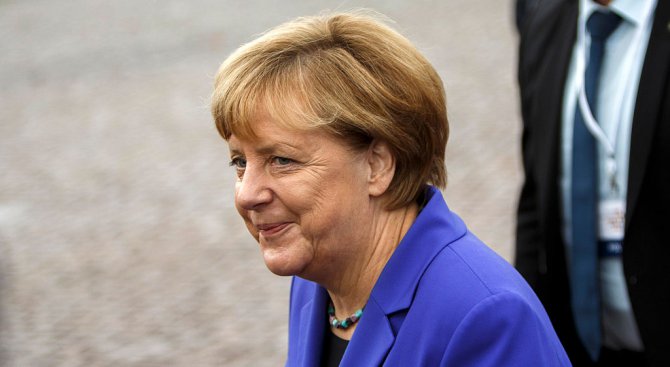 Меркел започна в Мали тридневното си посещение в Африка