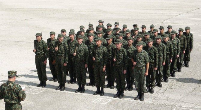 Над 90 българи ще се обучават във военна подготовка (снимки)