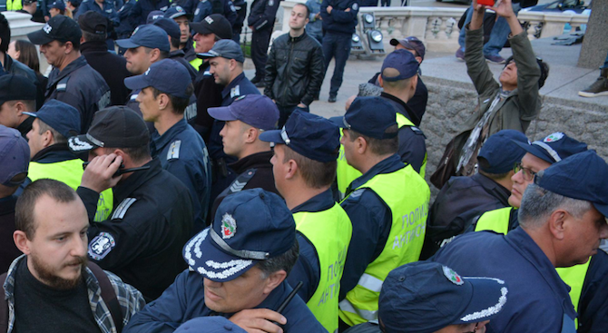 Арестуван е младеж с бокс на протеста в София