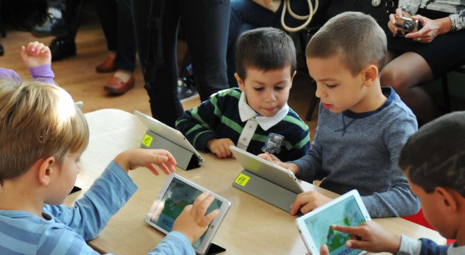 Компютърното обучение започва от детските градини (снимки)