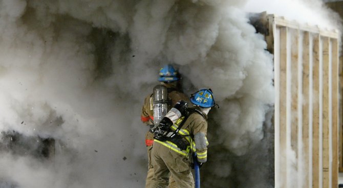 Пожар горя в сауната на хотел в Благоевград (снимки)