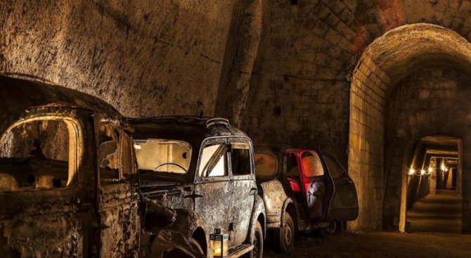 Таен тунел под Неапол крие колекция от ретро автомобили