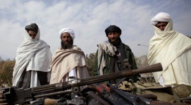Най-малко 30 цивилни са избити от афганистански талибани