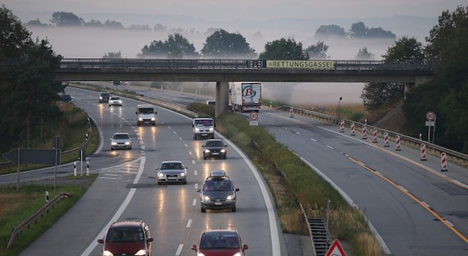 Австрия обмисля съдебни действия срещу планираната пътна такса от Германия