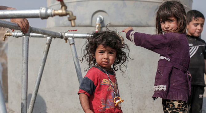 Близо 10 000 деца в Мосул са бездомни