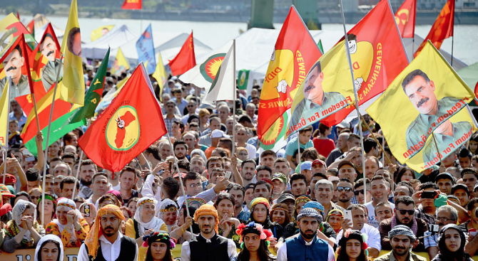 Кюрди протестират във Франция срещу репресиите в Турция
