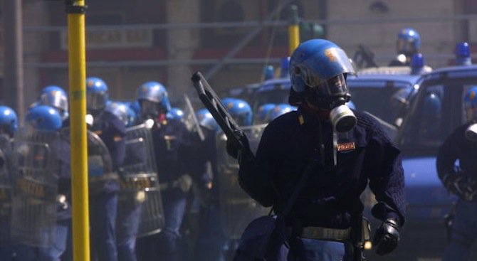 Сблъсъци между полиция и протестиращи срещу правителството в Италия