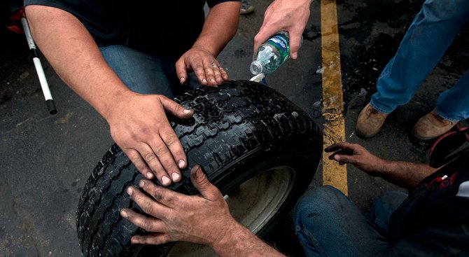 Срязаха гумите на кола в Русе