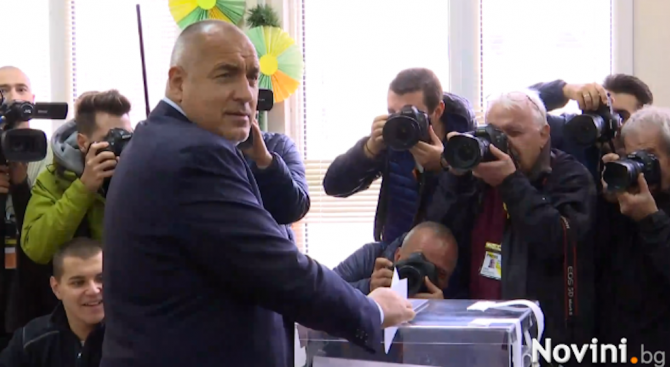 Борисов гласува и пожела: Приятна игра на агнешките главички (снимки+видео)