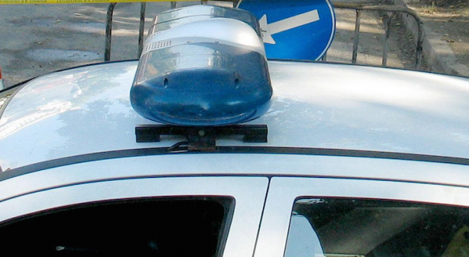 Двама малолетни откраднаха кола в Кърджали