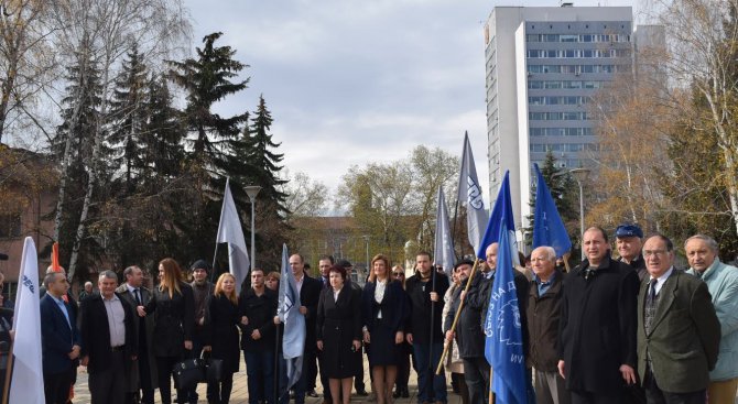 На паметната дата за демокрацията у нас: Десните в Перник подкрепиха Цачева