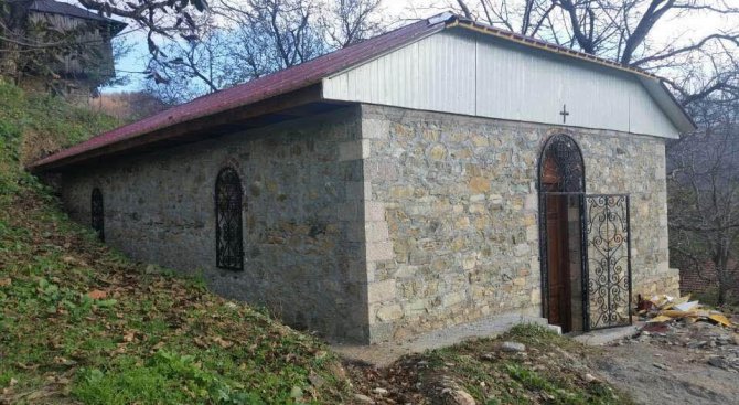 НИМ подпомага възстановяване на храма „Св.Николай” в Албания (снимки)