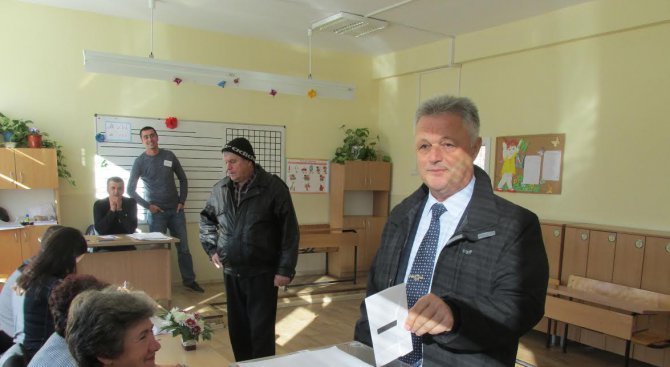 Манушев: Гласувах за това децата на България да живеят в развита и европейска страна (снимки)