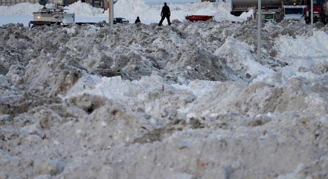 Снежна буря в Китай, стотици бедстващи