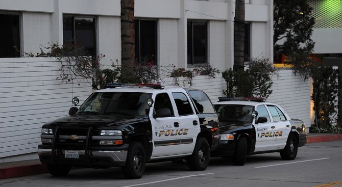 Стрелба с автомат край секция в Калифорния, има убит и ранени