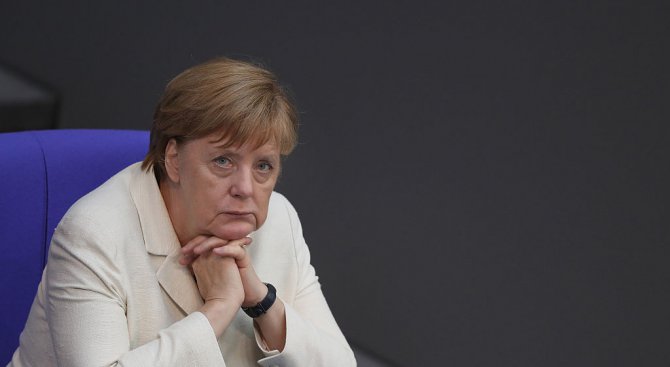 Кандидатурата на Меркел посрещната без ентусиазъм в Германия