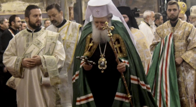 Празнична света литургия пред мощите на Св. Климент Охридски в Пловдив