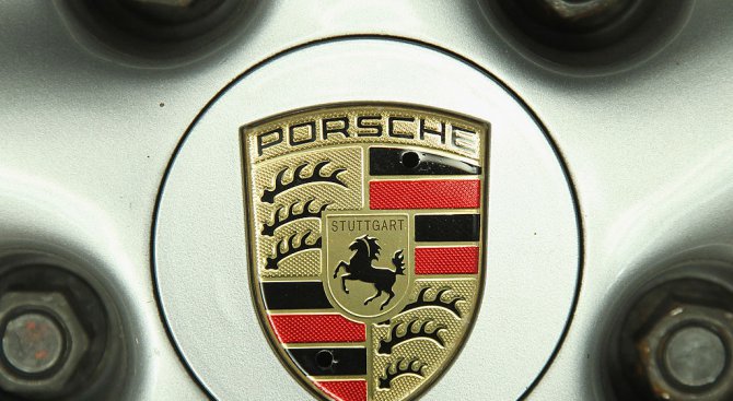 Сапьори взривиха Porsche за 150 000 долара