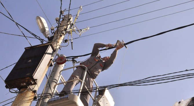 Скъсаха кабели на ЧЕЗ, стотици в София останаха без ток