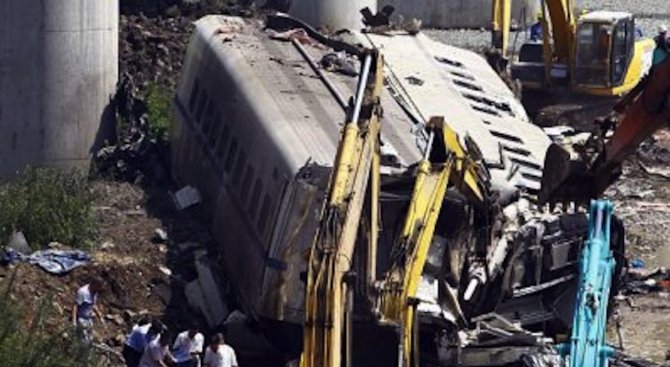 Тридесет и един са вече загиналите при влаковата катастрофа в Иран