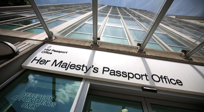 Европейци на Острова напират за британски паспорти