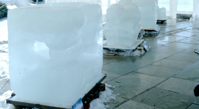 Скулптори от осем държави ще ваят фигури от лед в Русе