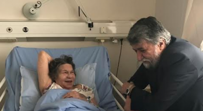 Вежди Рашидов посети Стоянка Мутафова (снимки от болницата)