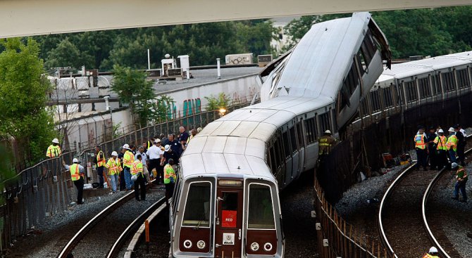 Десет души пострадаха при инцидент в метрото в Будапеща