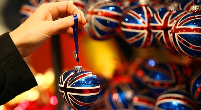 Британка е купила за децата си по 97 подаръка за Коледа