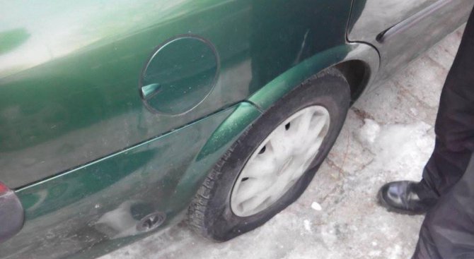 Над 10 коли във Враца осъмнаха с нарязани гуми