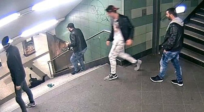 Българинът, бутнал германката в метрото, е правил бунтове в бежанския лагер