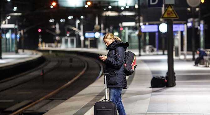 Евакуираха гарата в Кьолн заради телефонна заплаха
