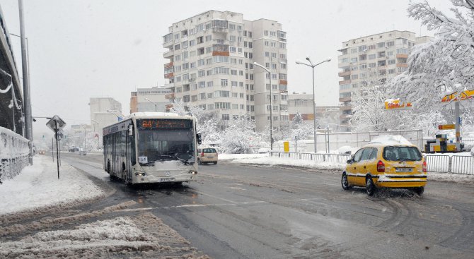Градският транспорт в София се движи нормално по всичките си маршрути