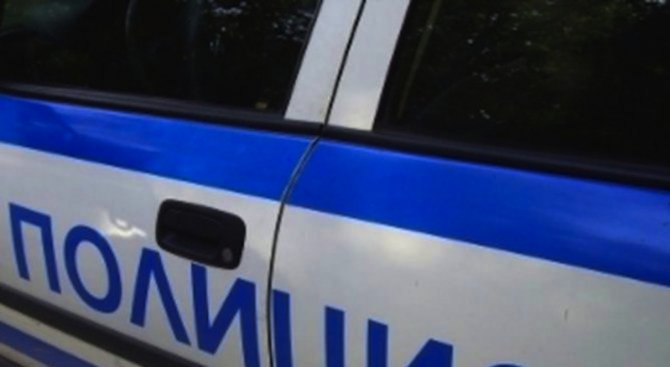 Жена псува полицай на улица в Плевен