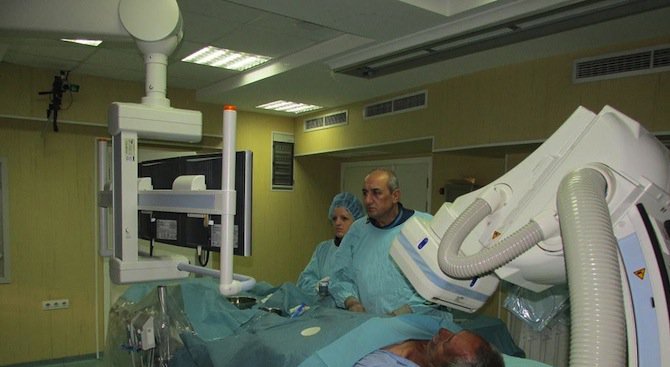 Лекари сътвориха коледно чудо с уникална за България процедура (снимки)