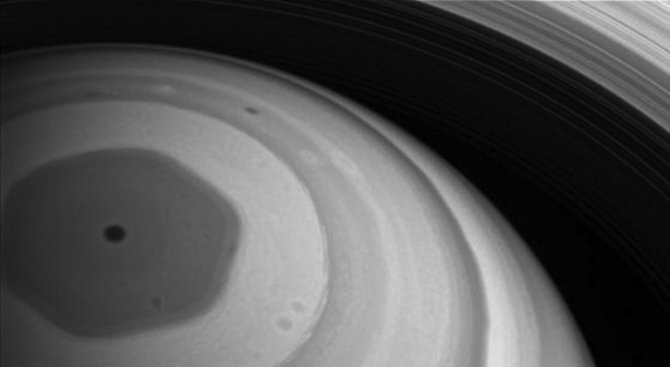 НАСА пусна нова снимка на шестоъгълника на Сатурн