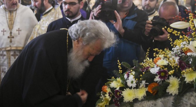 Патриарх Неофит гостува в храма-подворие на Руската патриаршия (снимки)