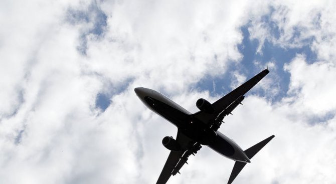Пътник посегна на живота си в тоалетната на самолет