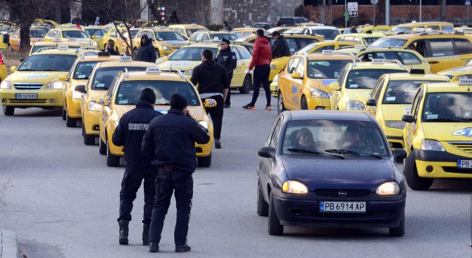 Таксиметровите шофьори в Пловдив отново излизат на протест
