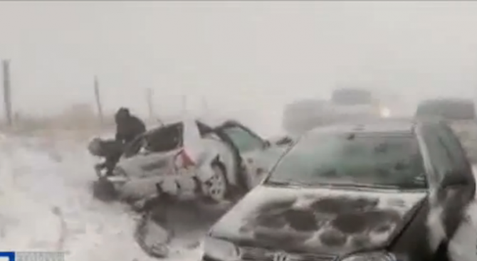 Тежка верижна катастрофа с 25 коли край Карнобат (обновена+видео)