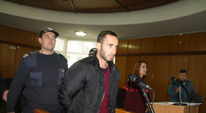 Оставиха в ареста годеника на убитата от ревност Милена Динова (снимки)