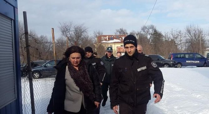 Министър Бъчварова инспектира работата по границата при Малко Търново