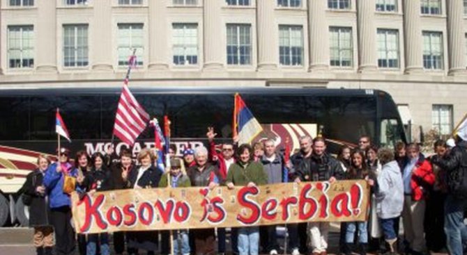 Сърбия заплаши Косово с армията си