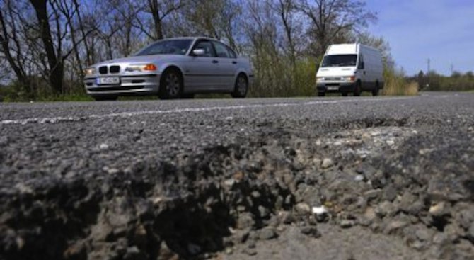 Експерт от АПИ обеща бързо справяне с проблема с дупките по пътищата