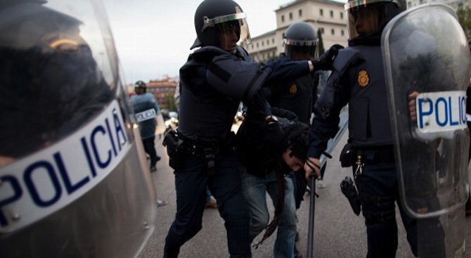 Европейска операция срещу трафика на оръжие завърши със стотици арести
