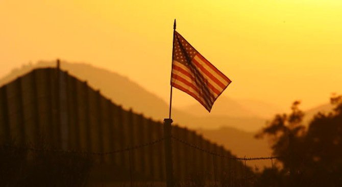 Конгресът на САЩ поема разходите за изграждането на стената по границата с Мексико