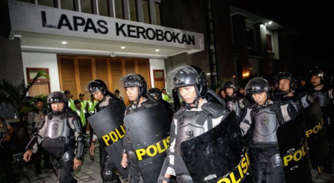 В Индонезия арестуваха 17 души, заподозрени за връзки с ИД