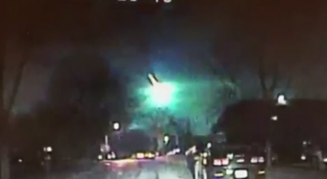 Голям метеор изгоря в небето над САЩ (видео)