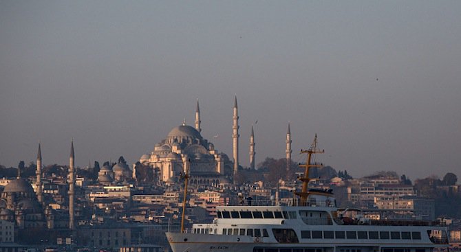 Кметът на Истанбул: Земетресенията в Турция са предизвикани от кораб
